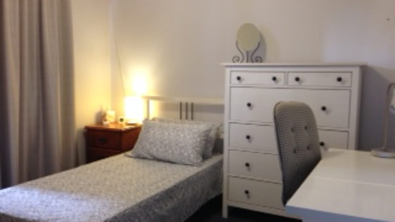 Furnished room with ensuite in a flatshare