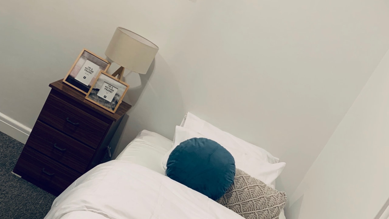 Furnished room in a flatshare