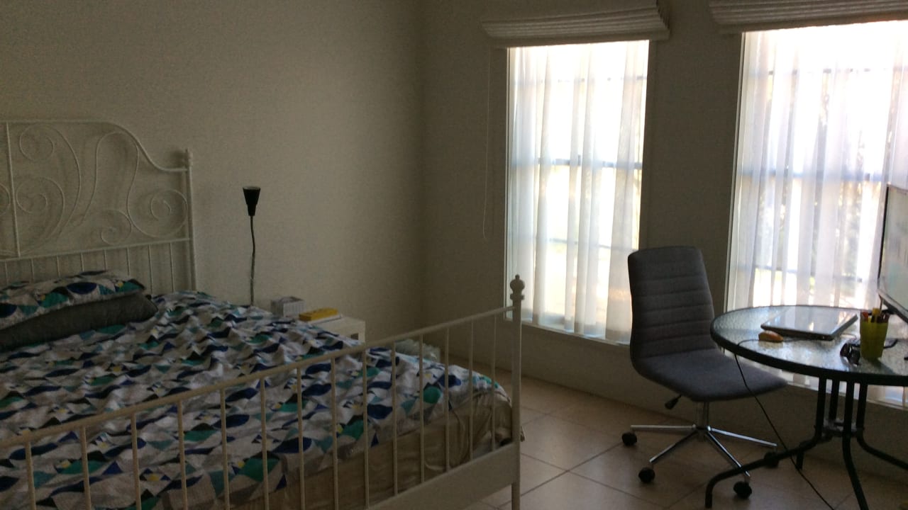 Room in a share house