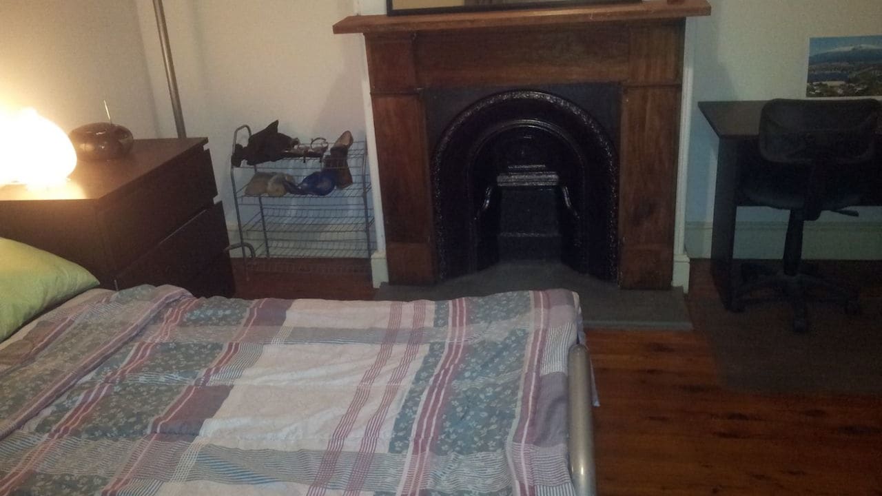 Room in a share house
