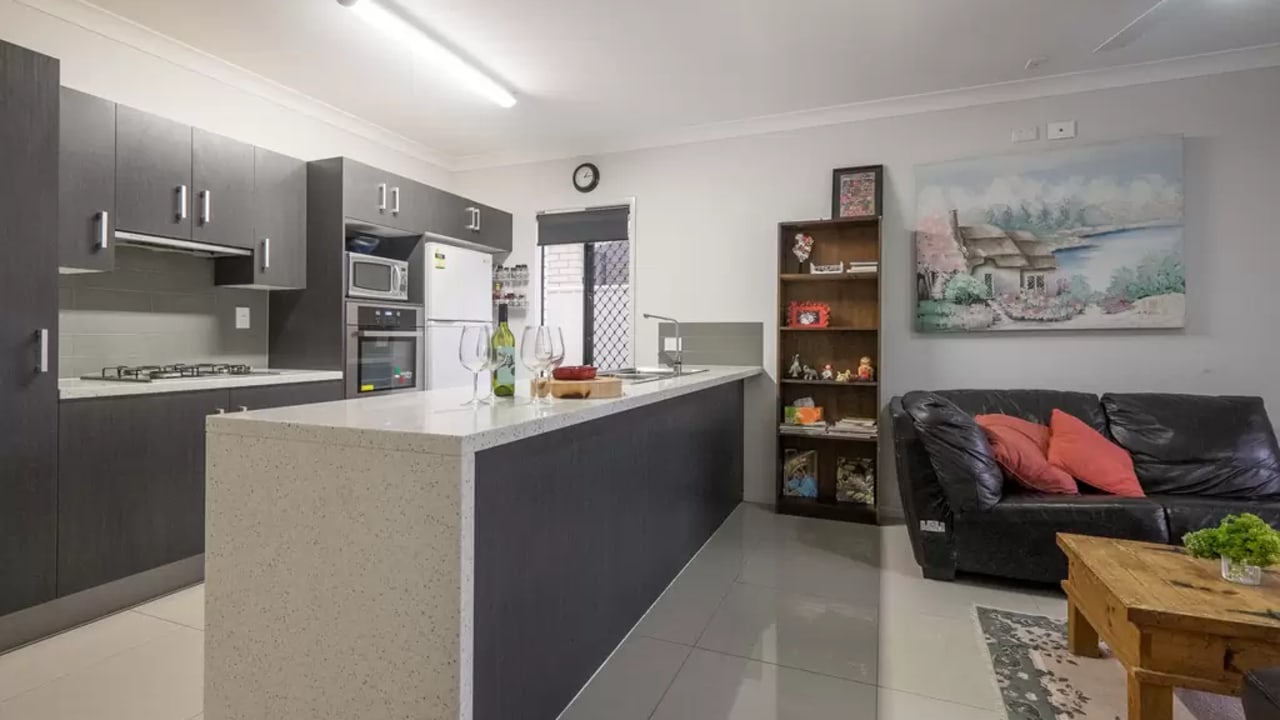Furnished room in a flatshare