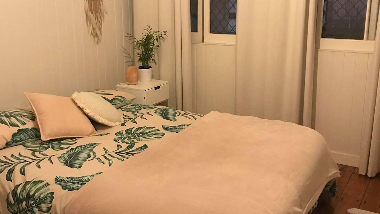 Room in a share house