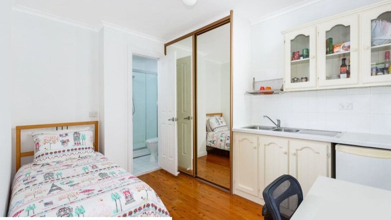 Furnished room studio flat for rent