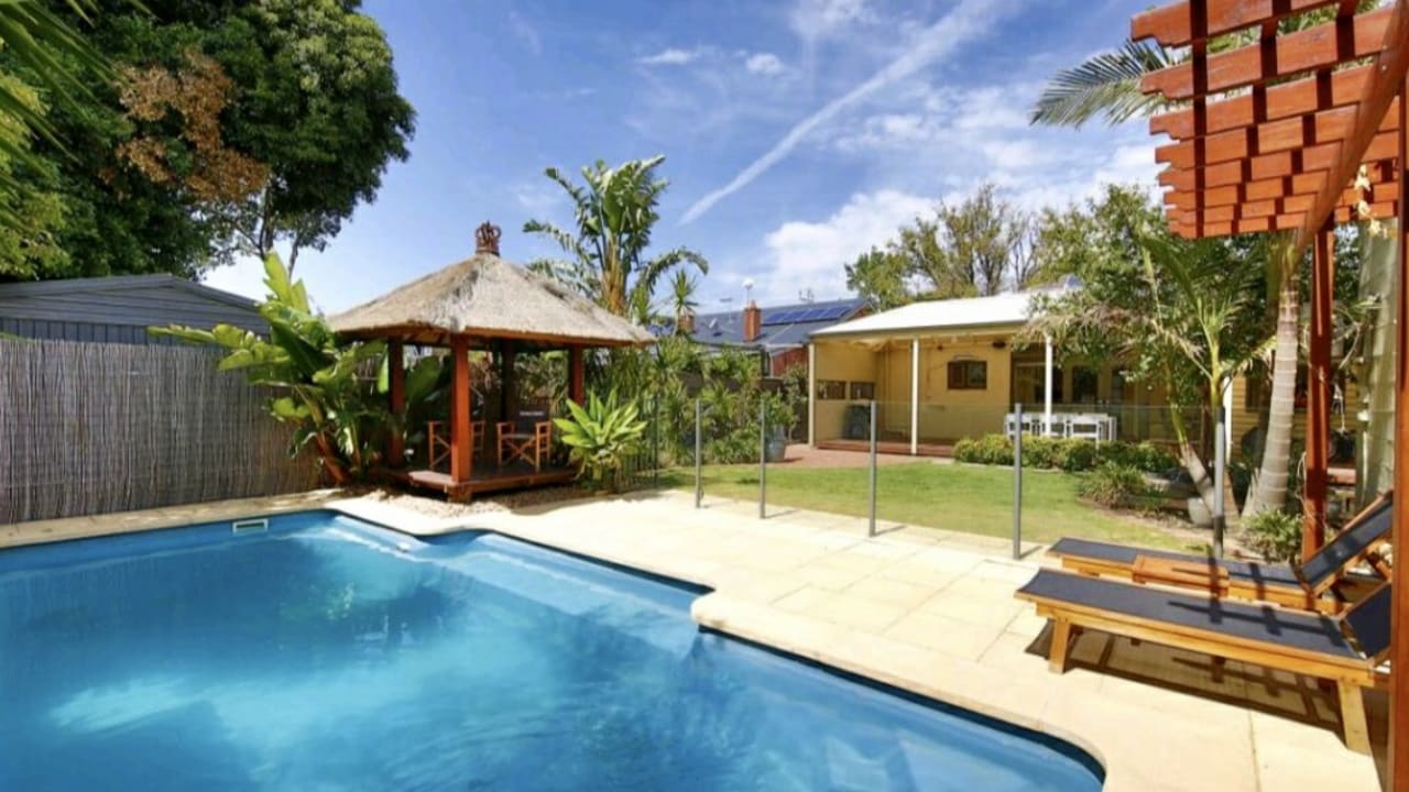 Whole property with 2 rooms for rent