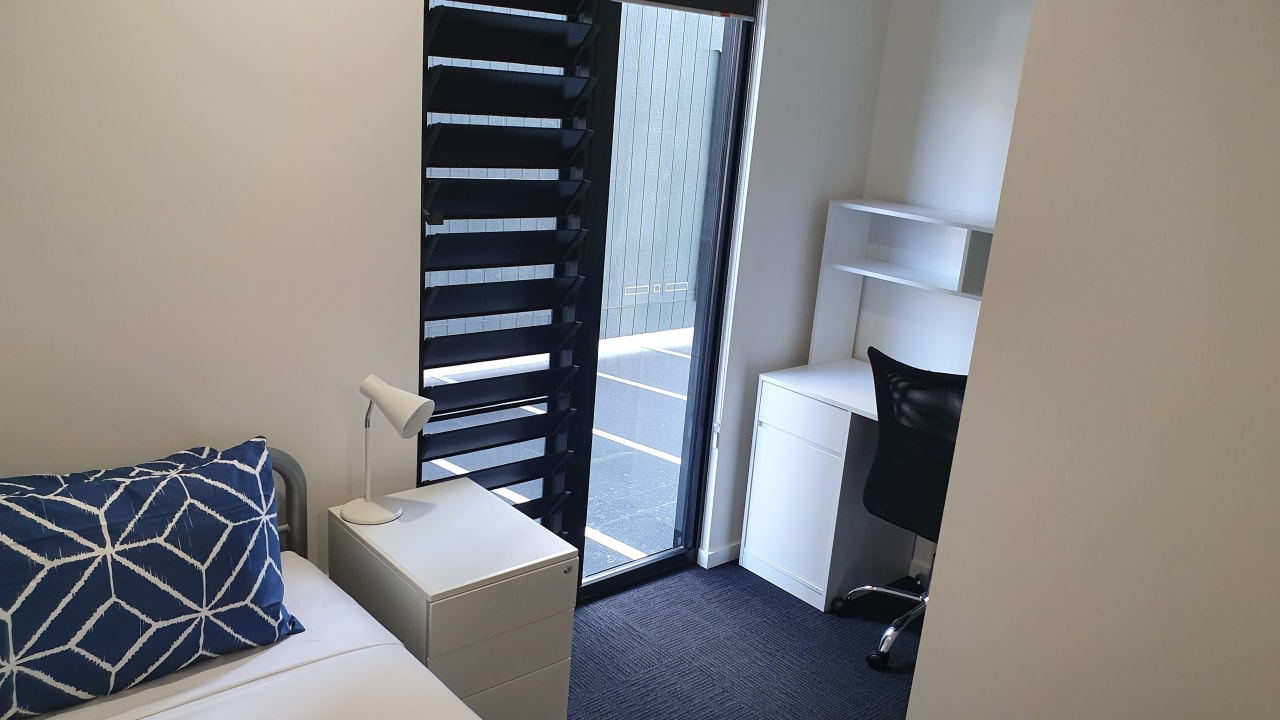 Furnished room with ensuite in a flatshare