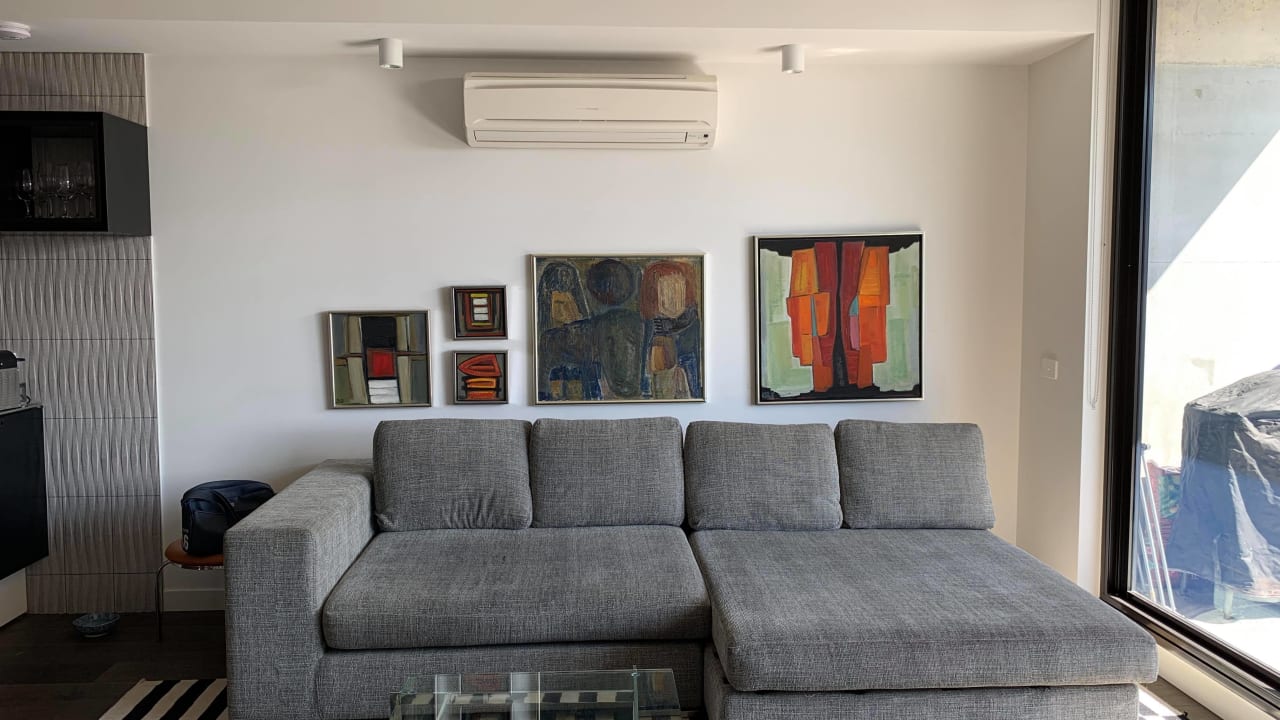 Whole property with 1 room for rent