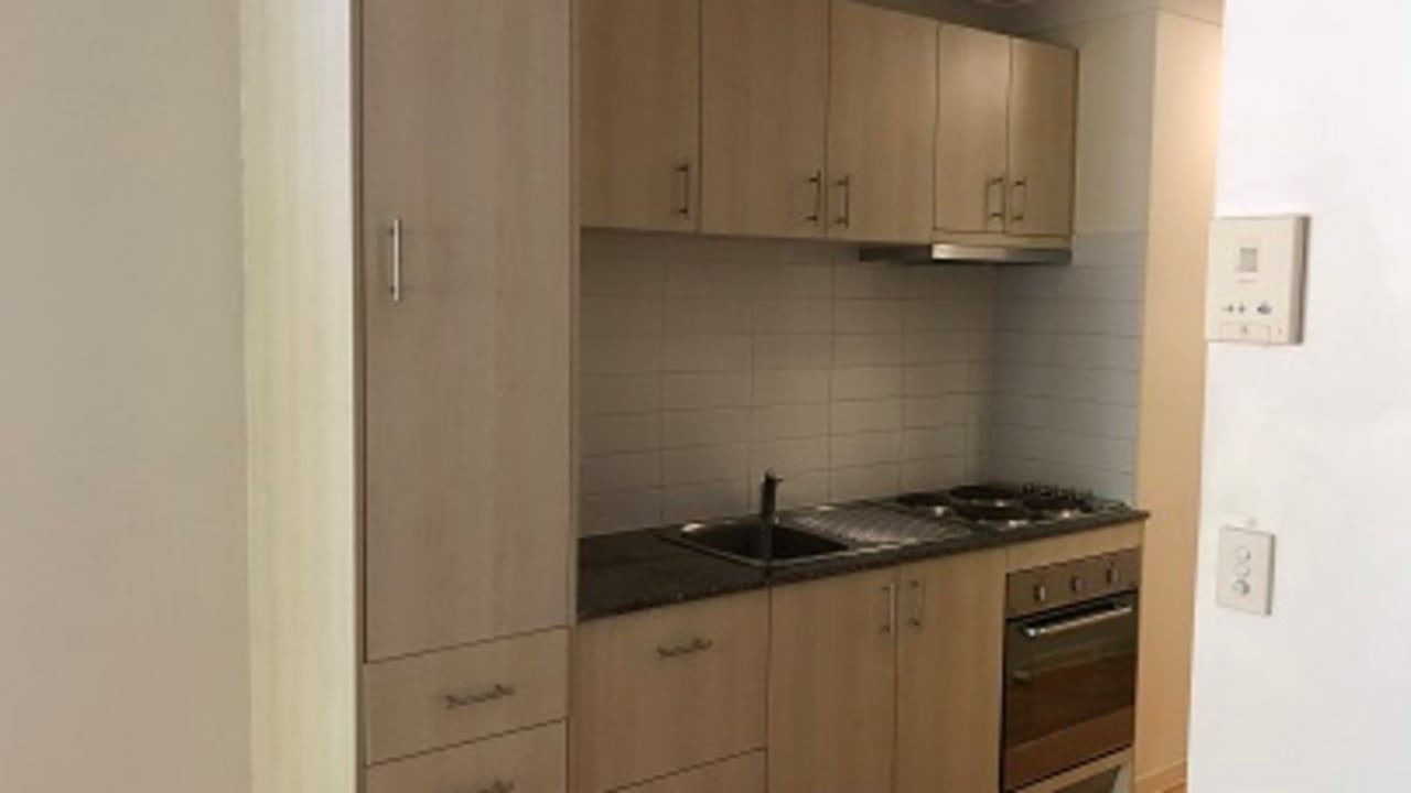 Unfurnished room studio flat for rent