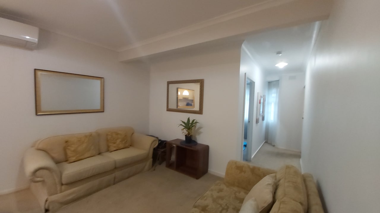 Furnished room in a flatshare