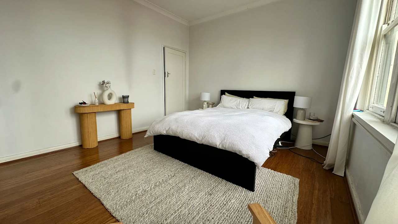 Furnished room in a flatshare