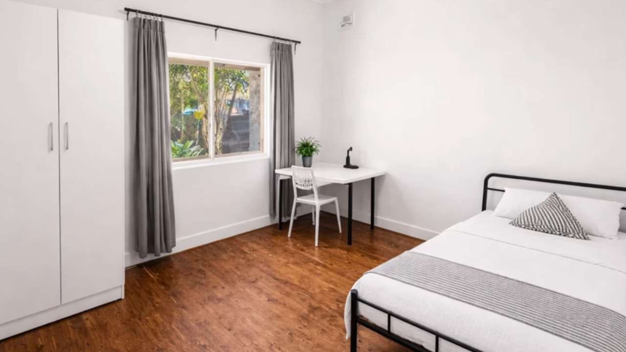 Furnished room in a flatshare