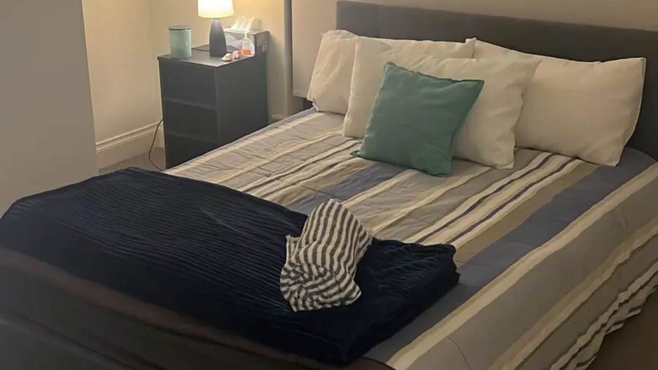 Furnished room in a share house