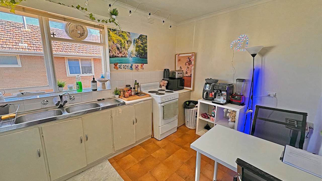 Furnished room in a flatshare