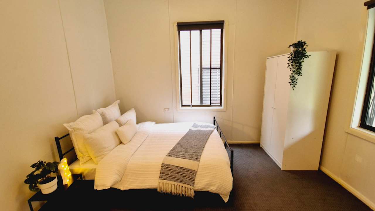 Furnished room in a flatshare