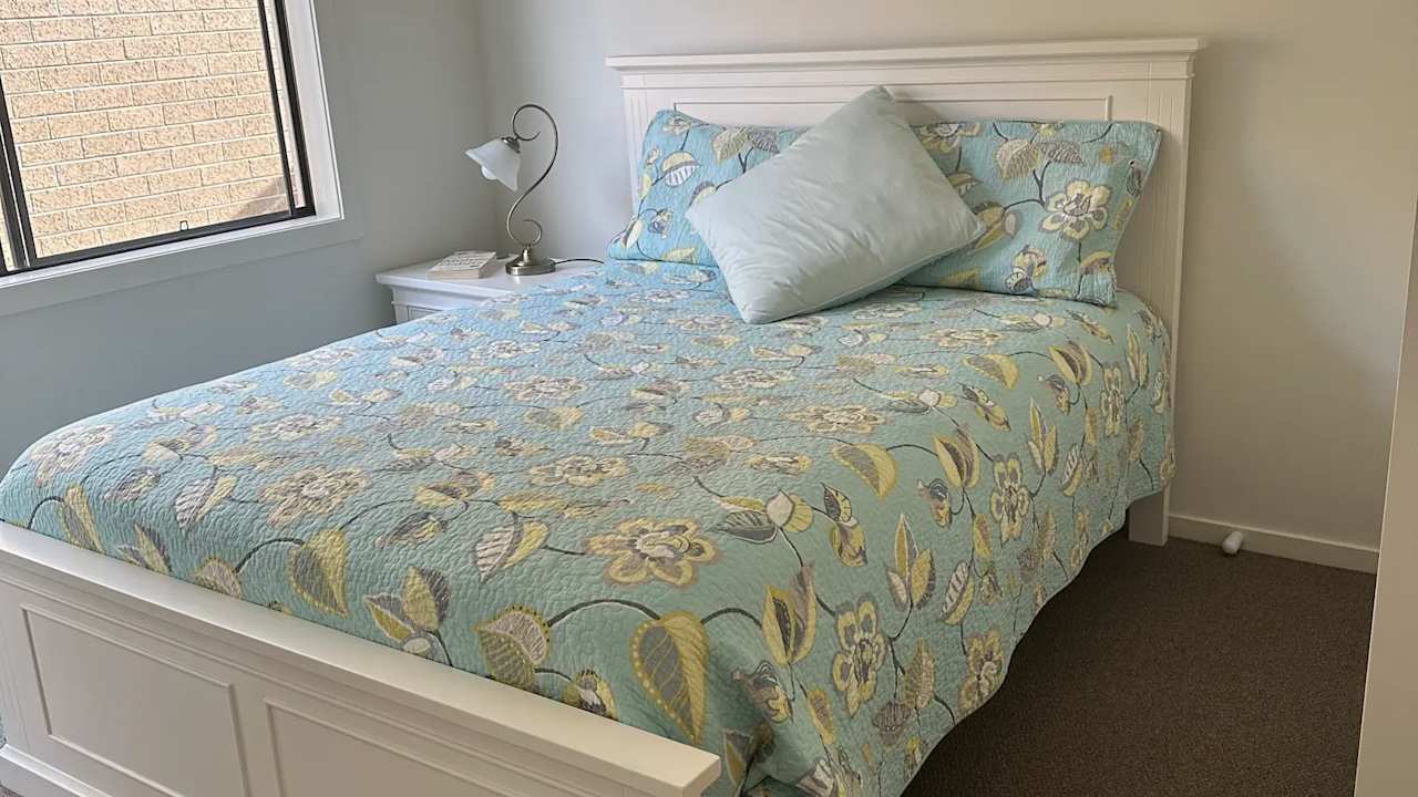 Unfurnished room in a share house