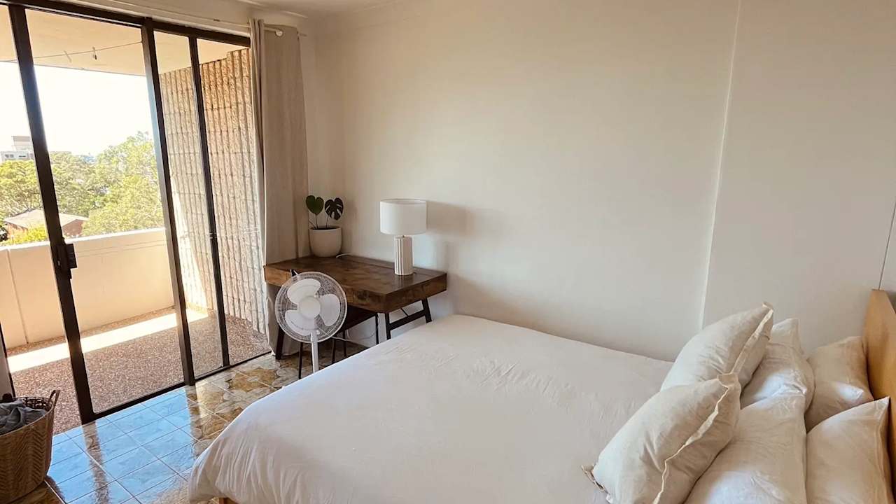 Furnished room in a flatshare