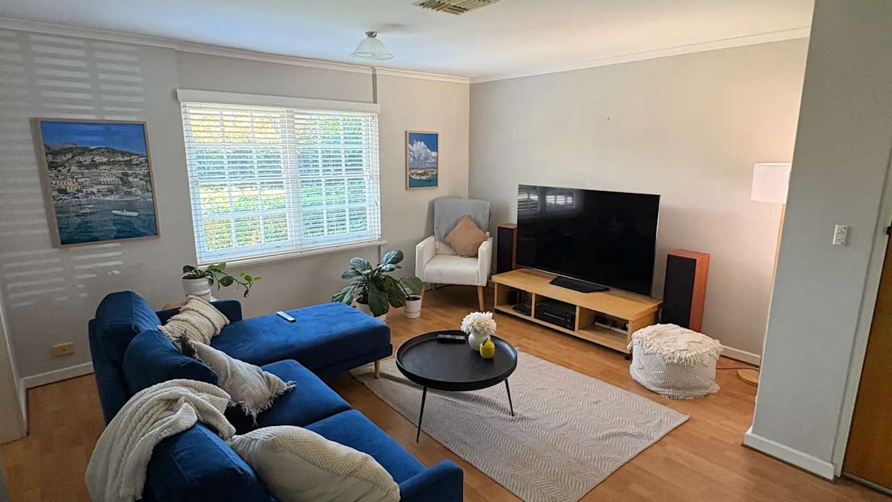 Unfurnished room in a flatshare