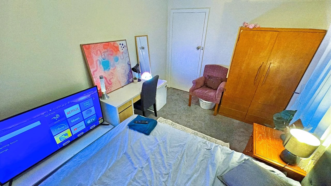 Furnished room in a flatshare