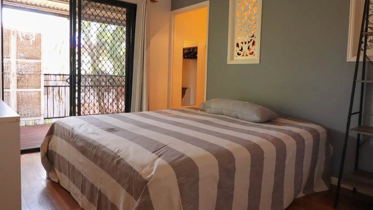 Room in a share house