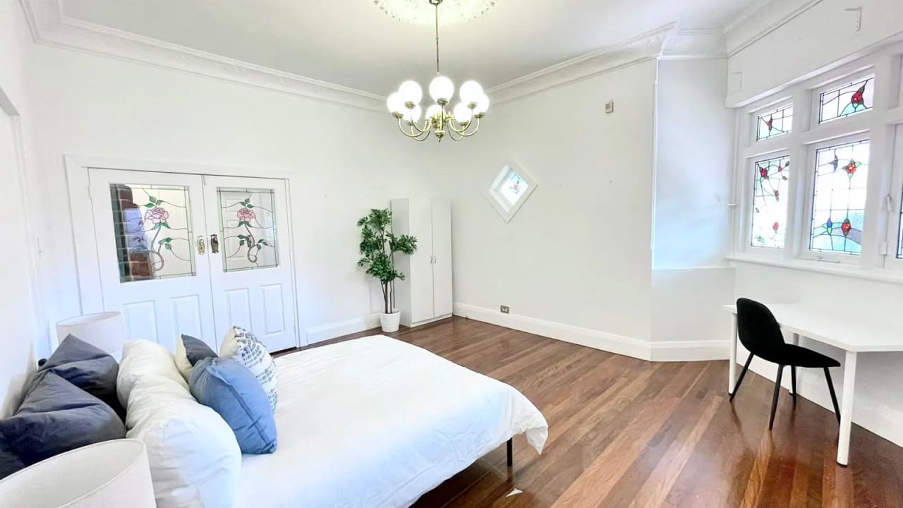 Room in a share house