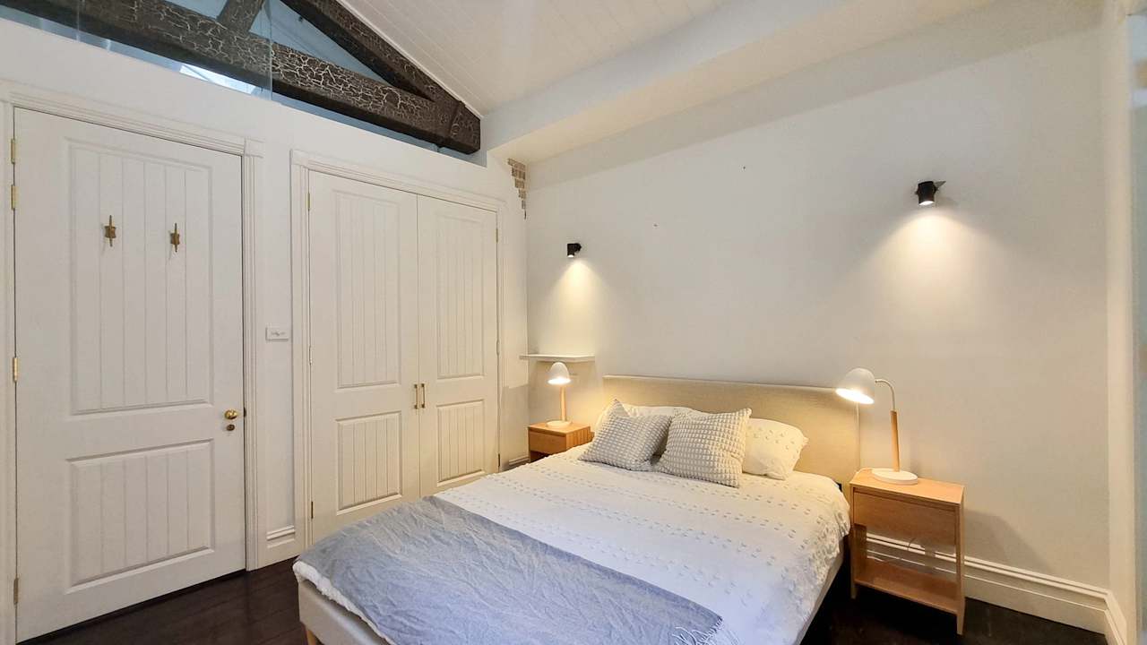 Furnished room with ensuite in a flatshare