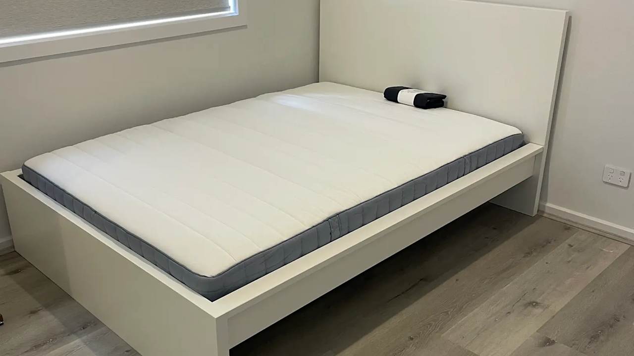 Unfurnished room in a share house