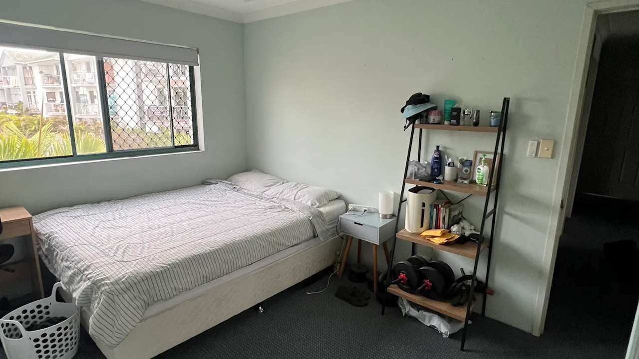 Furnished room in a share house