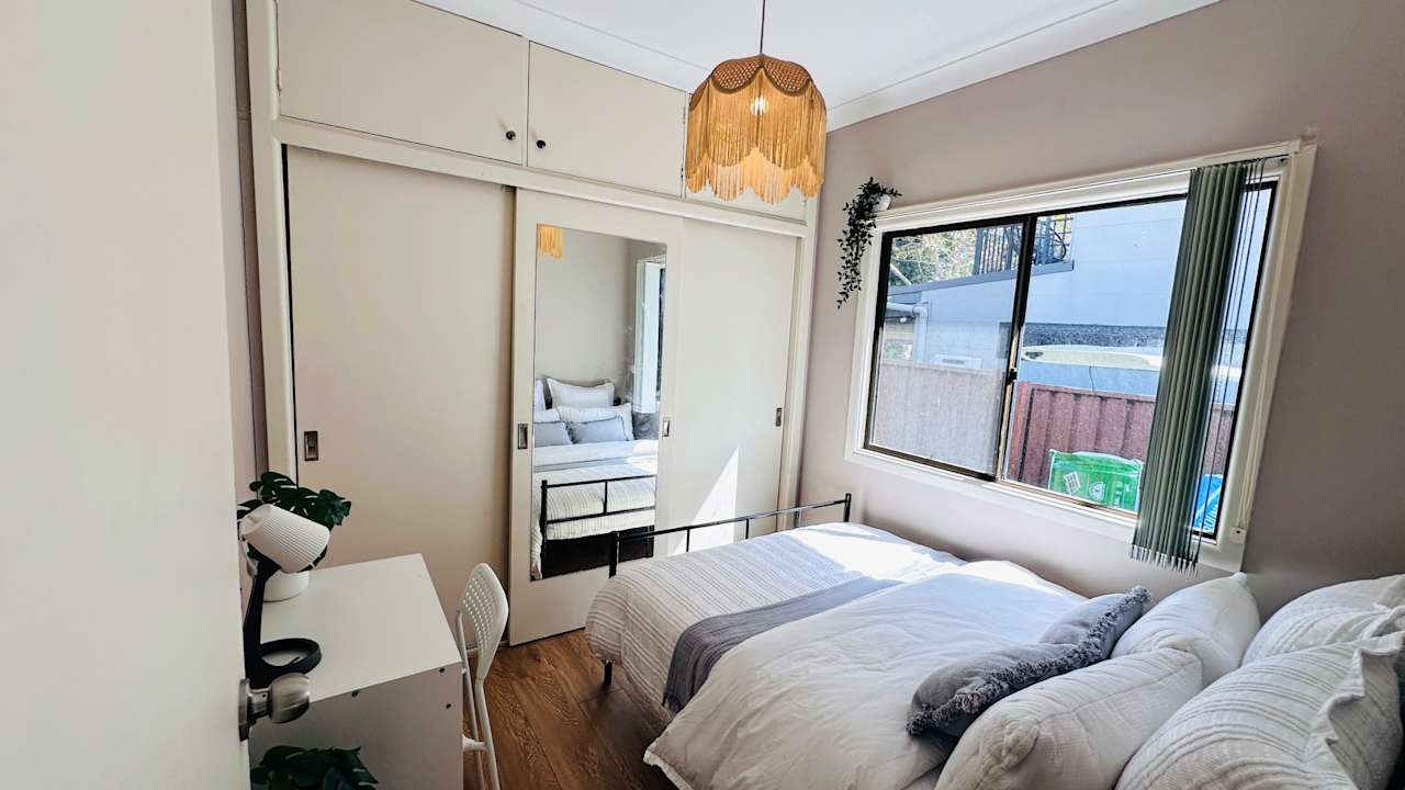 Furnished room in a flatshare