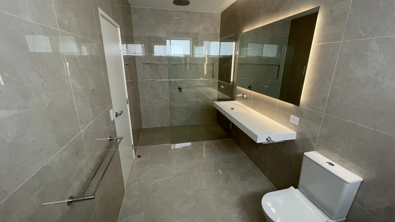 Room with ensuite in a share house
