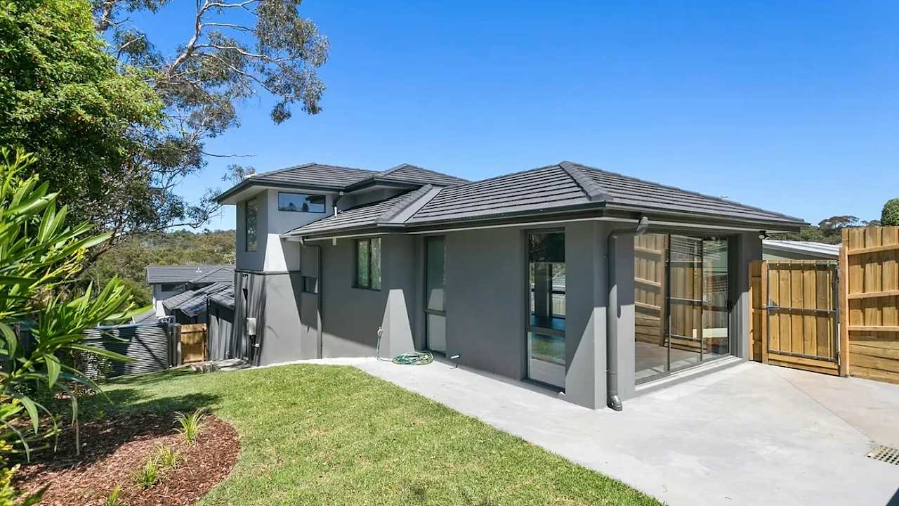 Unfurnished room with own bathroom