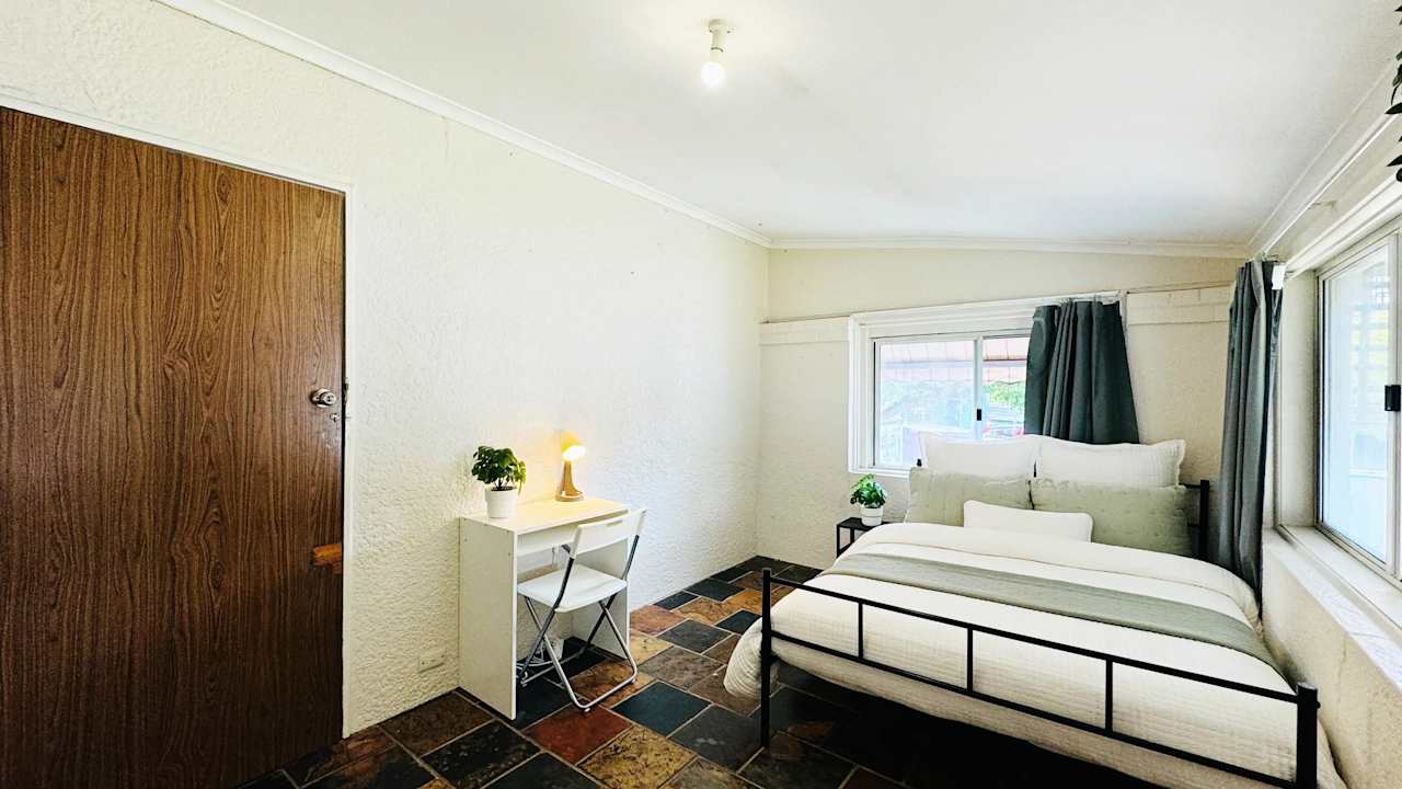 Furnished room in a flatshare