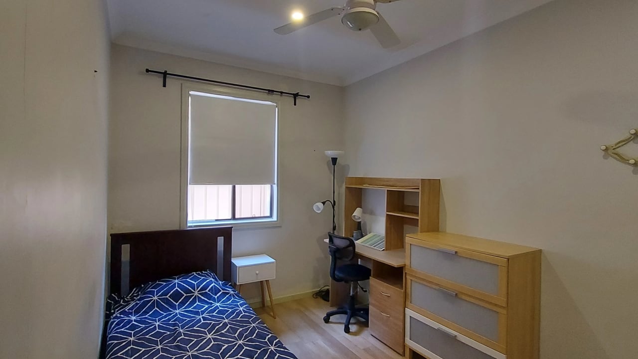 Furnished room in a flatshare