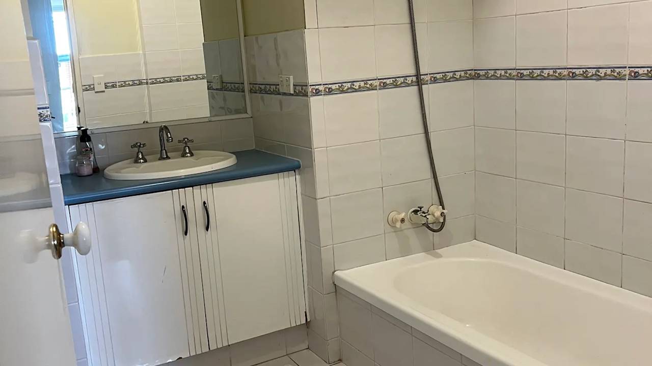 Furnished room with own bathroom