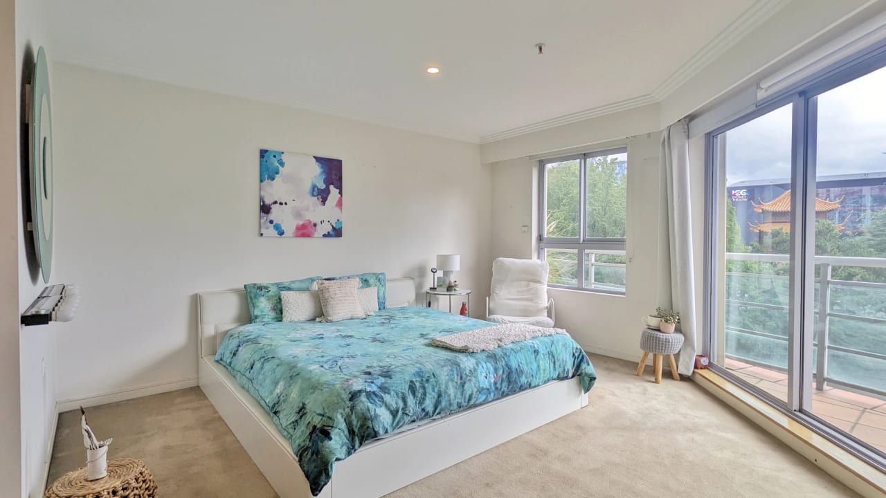 Furnished room with ensuite in a flatshare