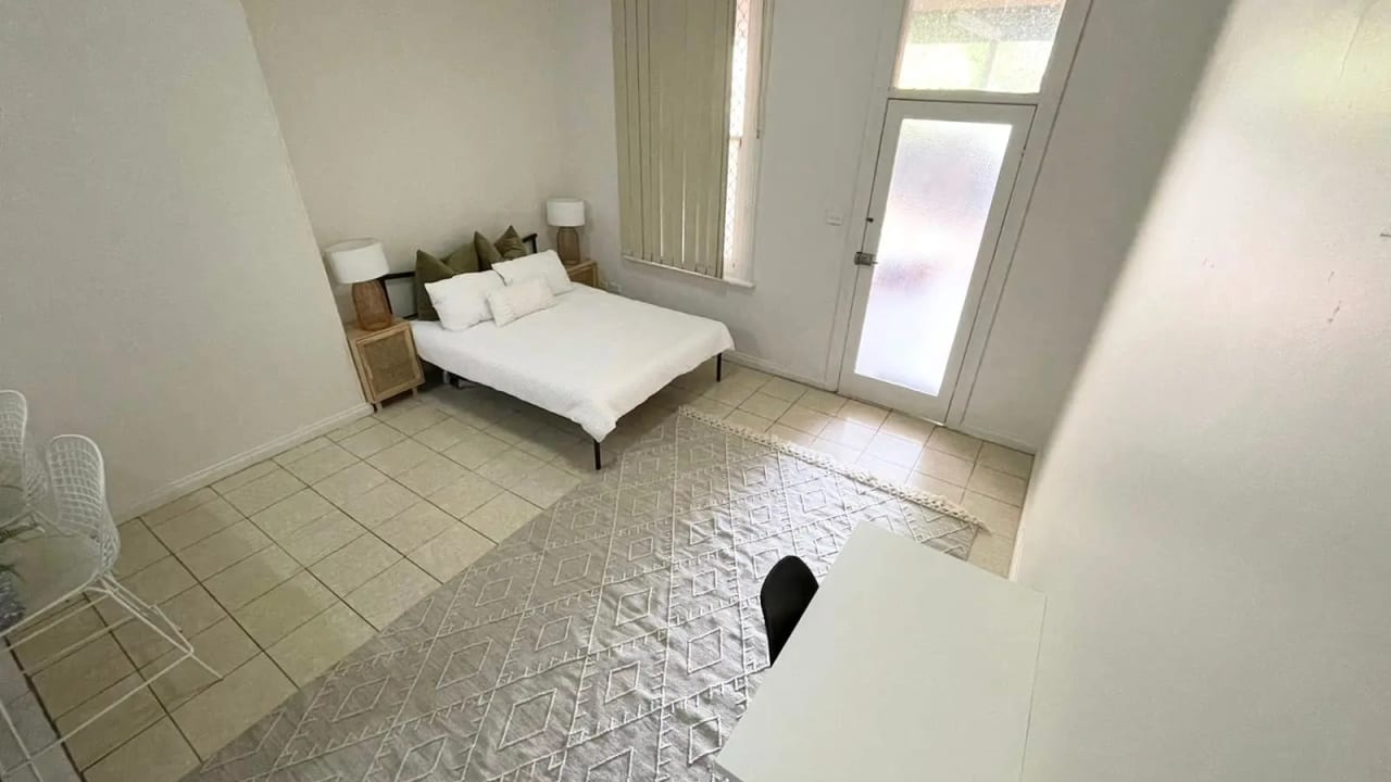 Room studio flat for rent