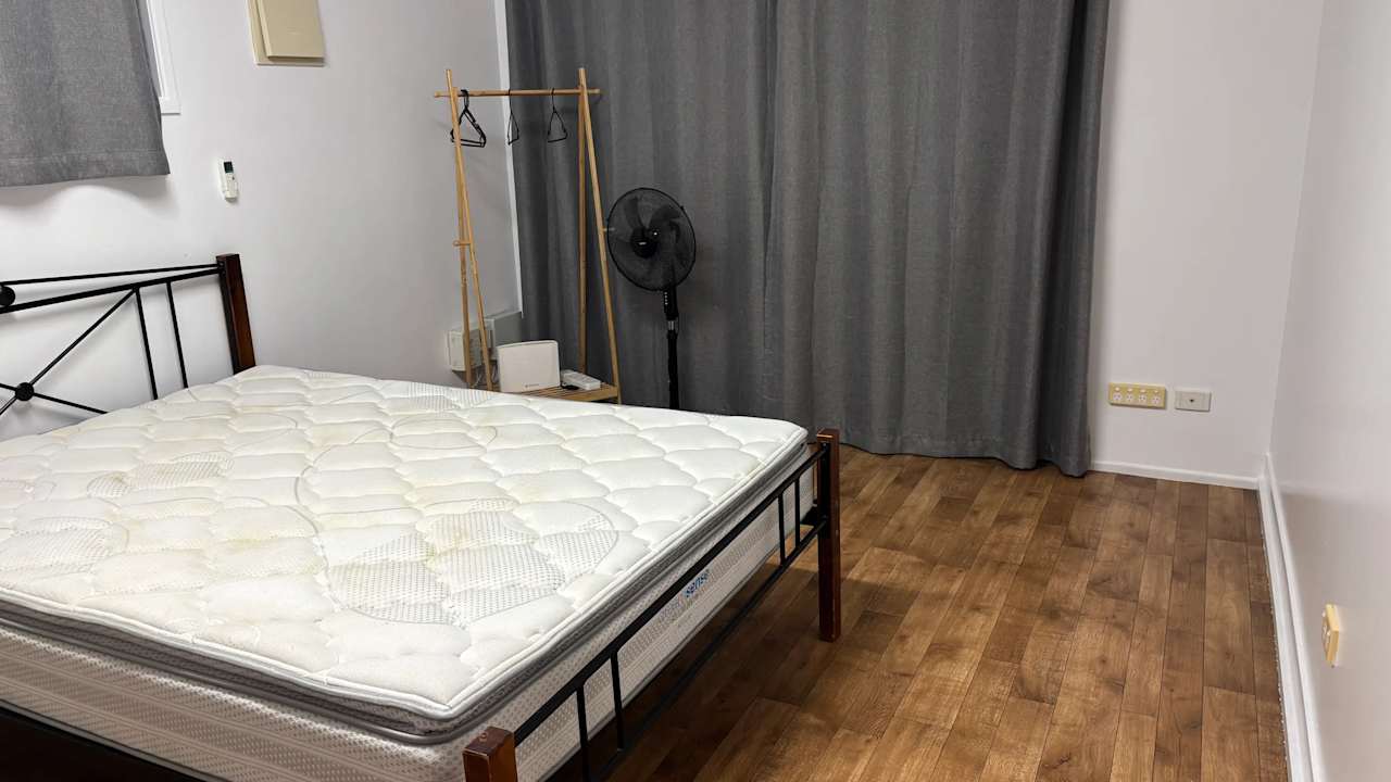 Room in a share house