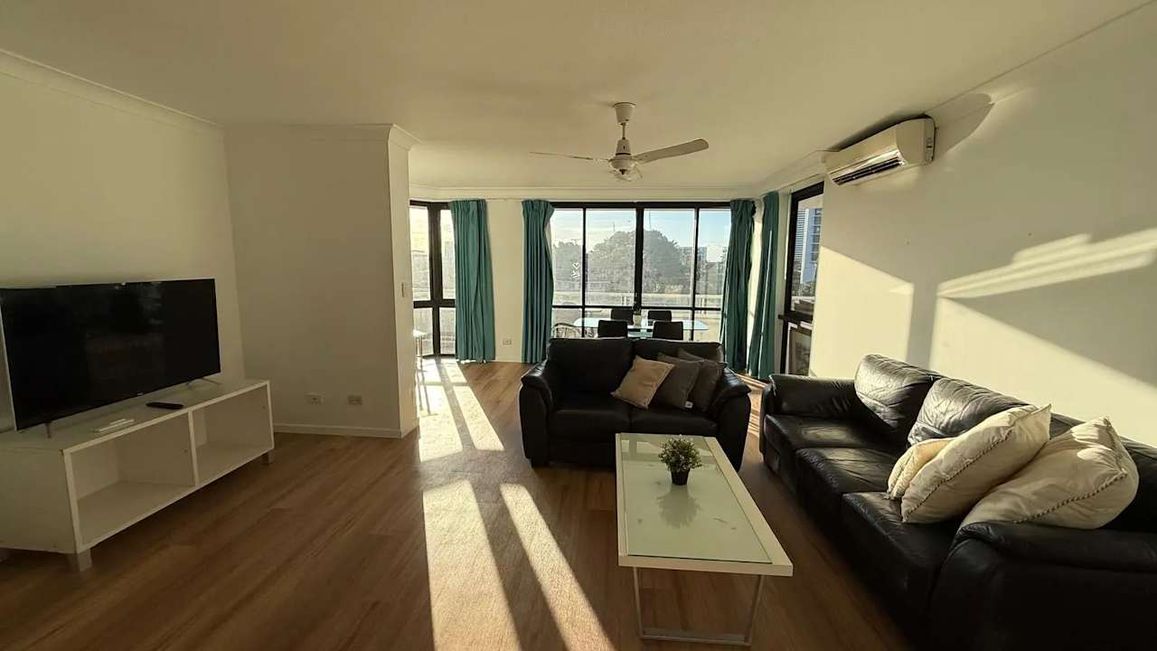 Furnished room in a flatshare