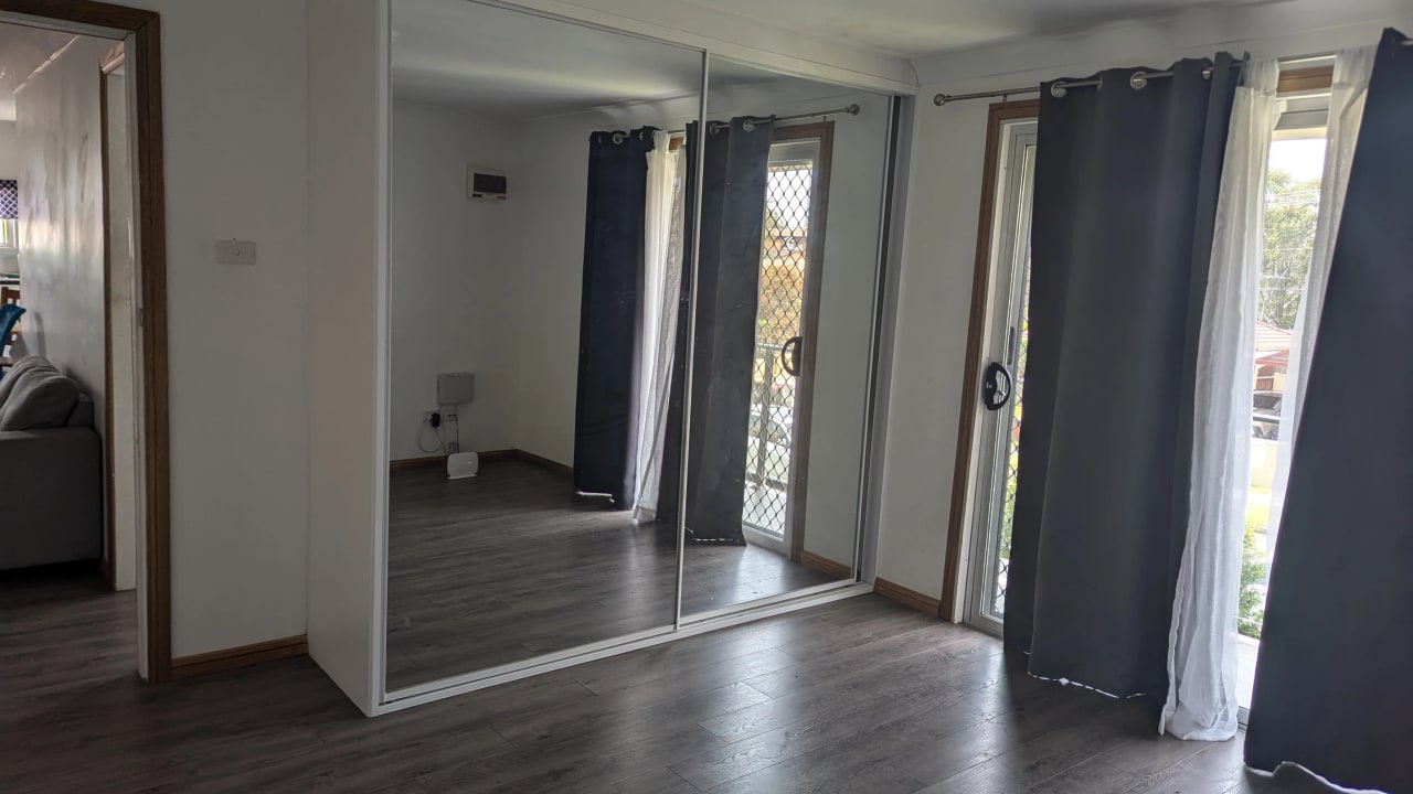 Room in a share house