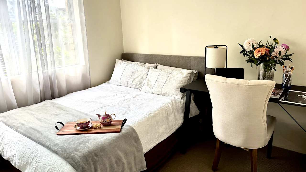 Furnished room in a flatshare