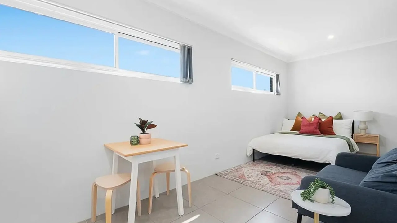Room studio flat for rent