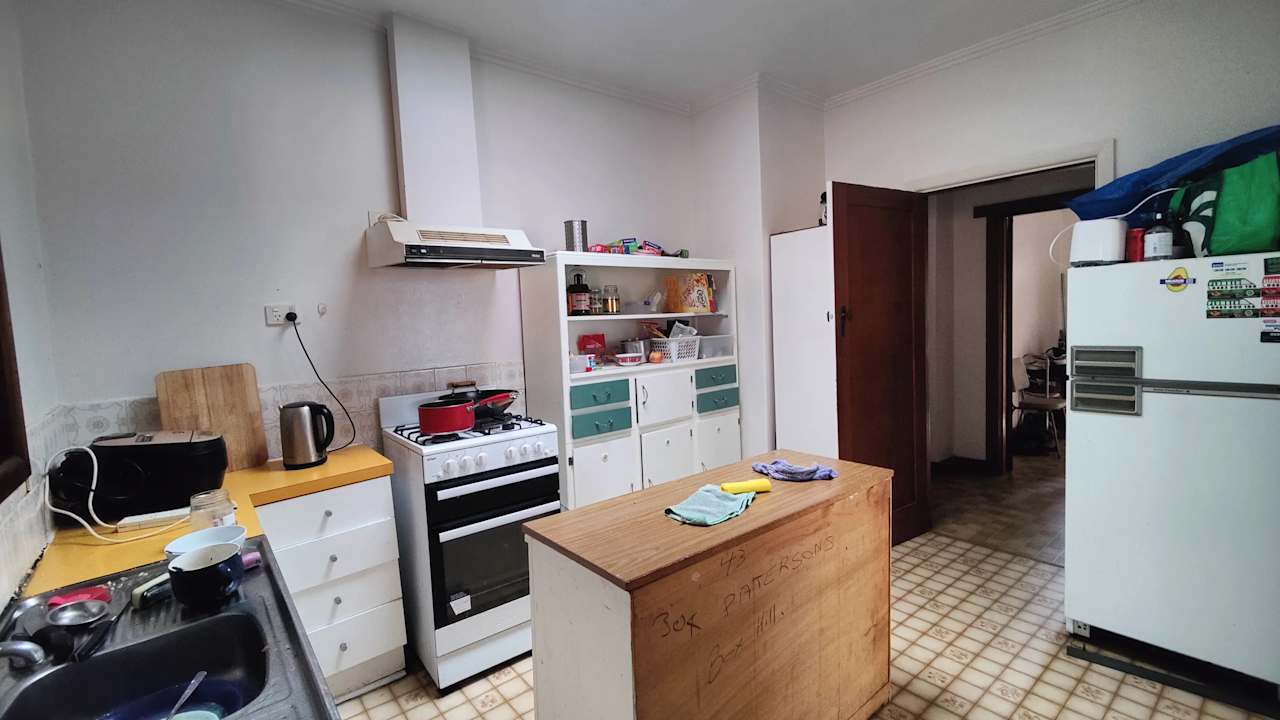 Room in a share house