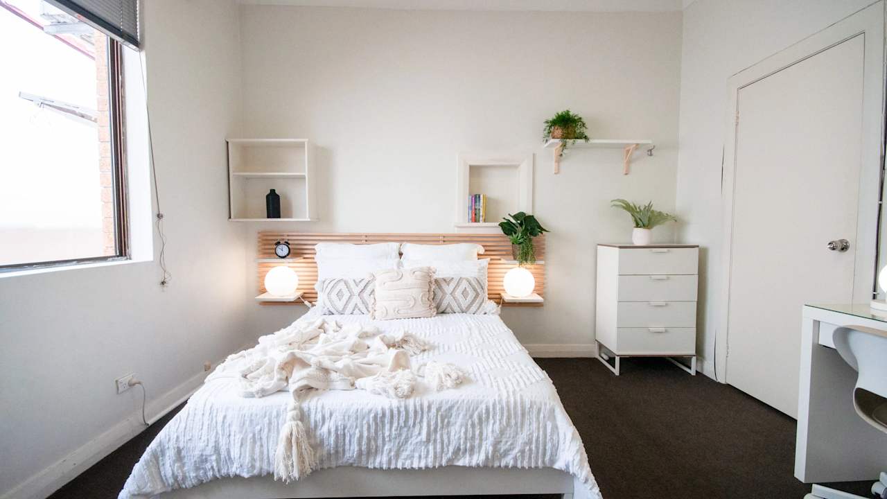 Furnished room in a share house