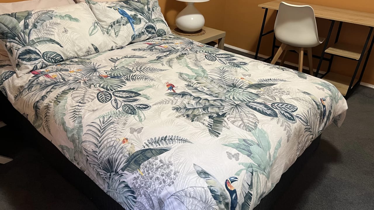 Furnished room in a flatshare