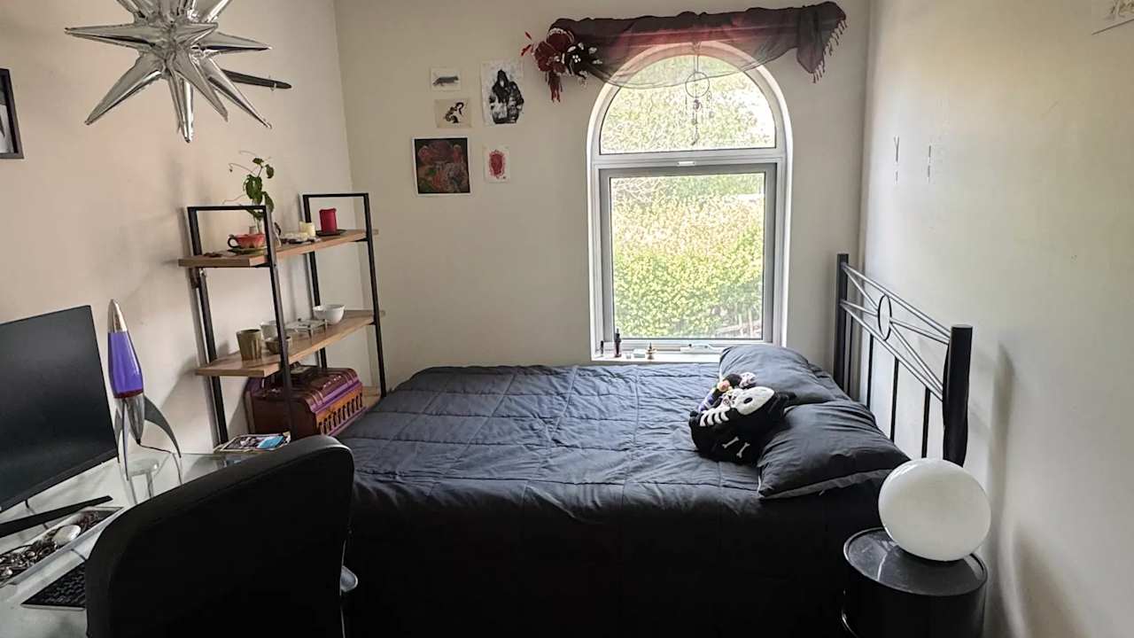 Furnished room in a flatshare