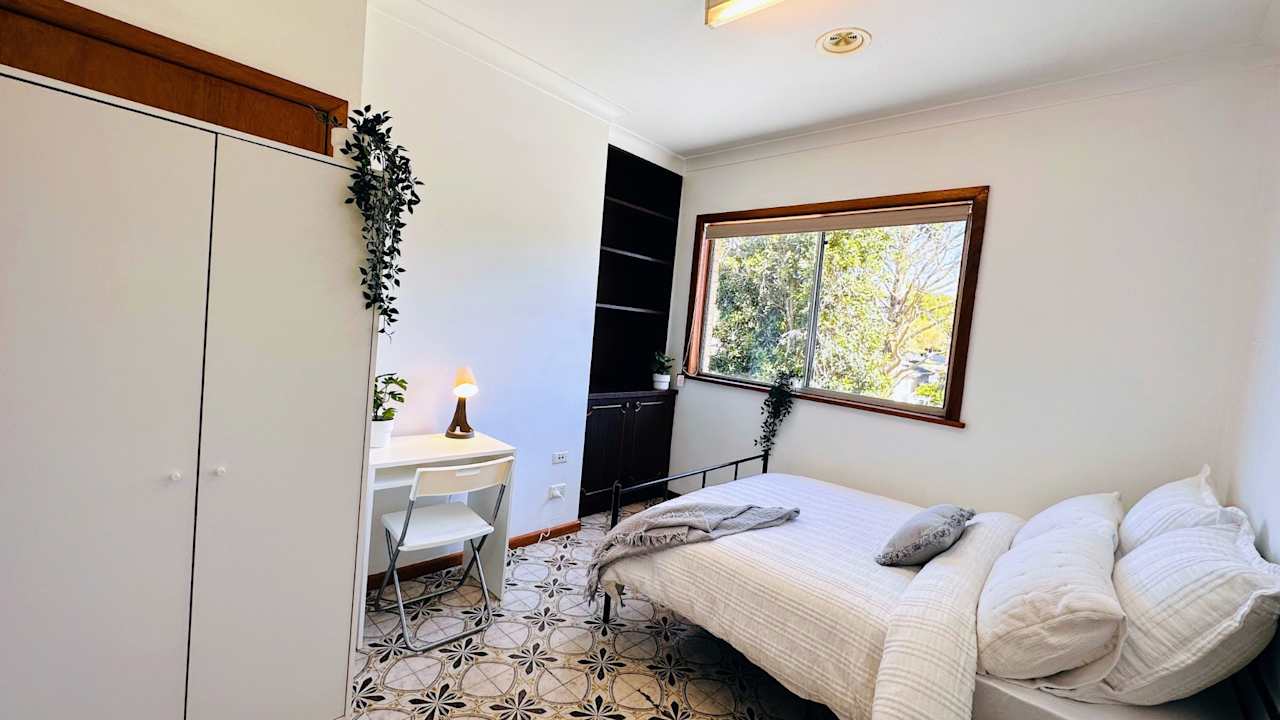 Furnished room in a flatshare