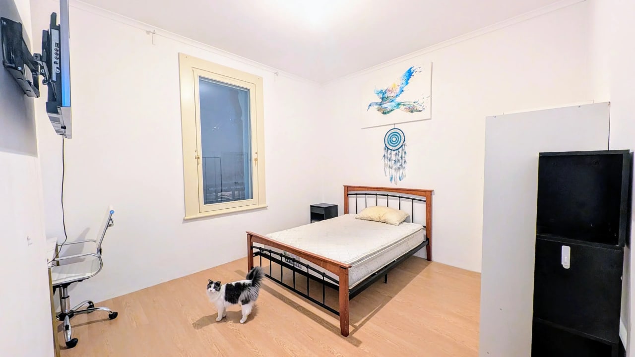 Furnished room in a flatshare