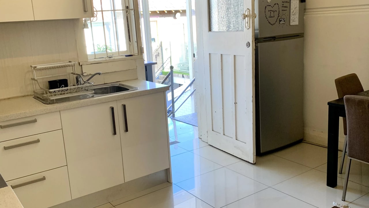 Furnished room in a flatshare