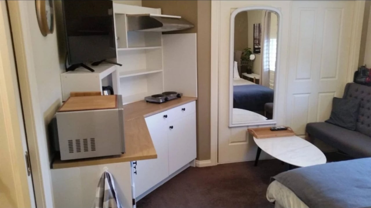 Furnished room studio flat for rent