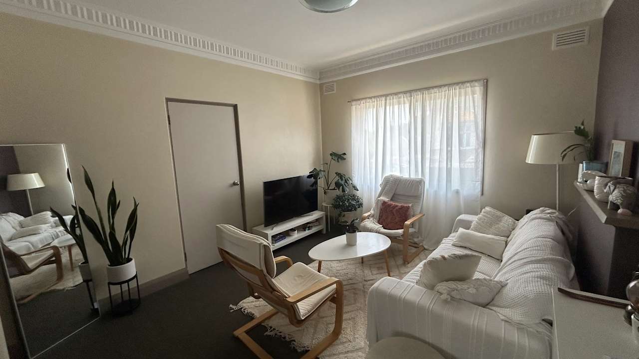 Furnished room in a flatshare