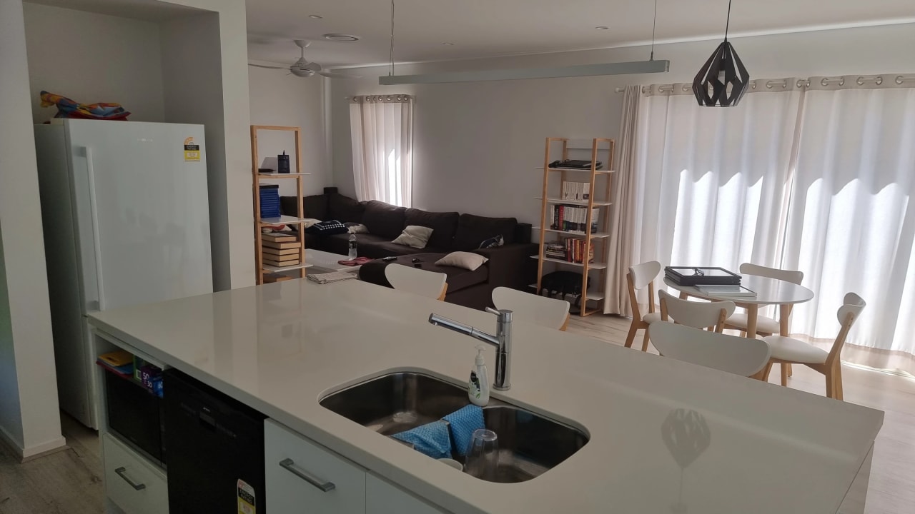 Room in a share house