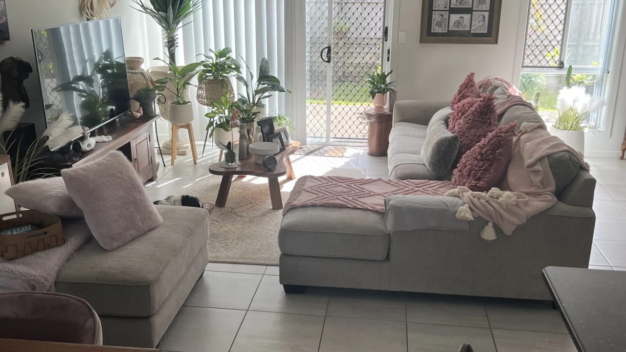 Furnished room in a share house